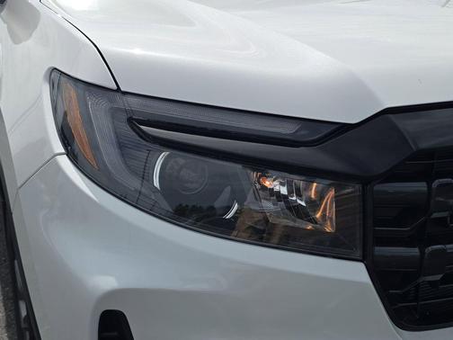 Platinum White Pearl 2025 Honda Ridgeline Sport