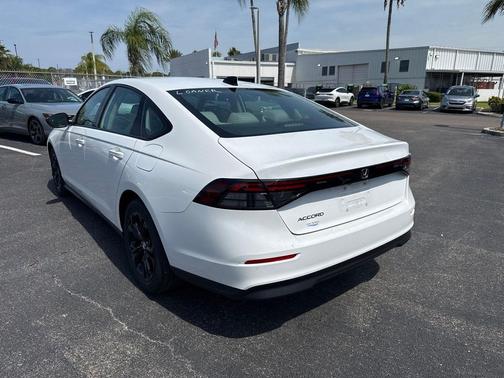 Platinum White Pearl 2025 Honda Accord SE