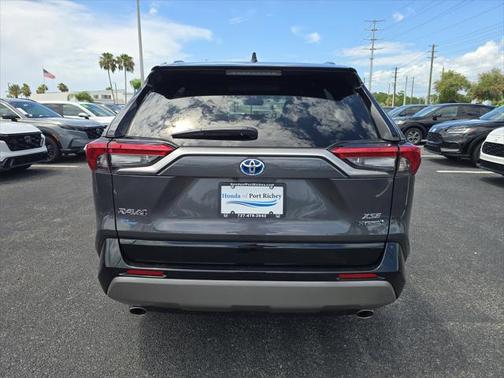 2023 Toyota RAV4 Hybrid SE