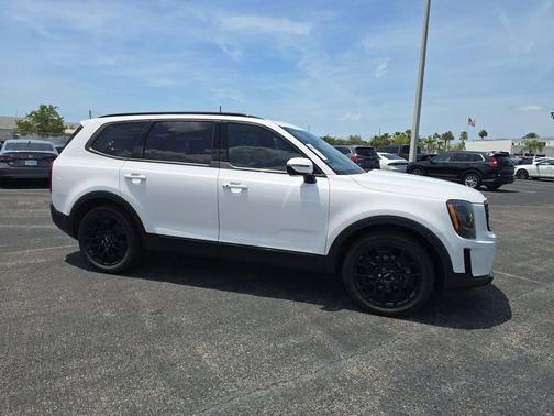 Glacial White Pearl 2022 Kia Telluride SX