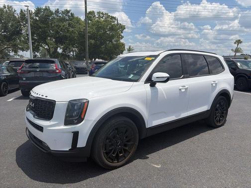 Glacial White Pearl 2022 Kia Telluride SX