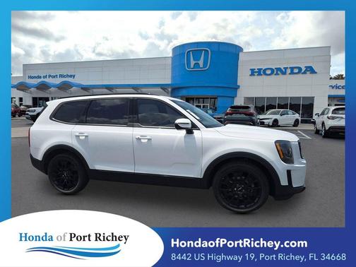 Glacial White Pearl 2022 Kia Telluride SX