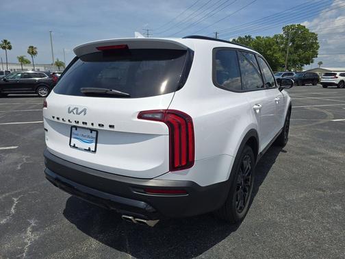 Glacial White Pearl 2022 Kia Telluride SX