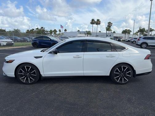 Platinum White Pearl 2023 Honda Accord Hybrid Touring