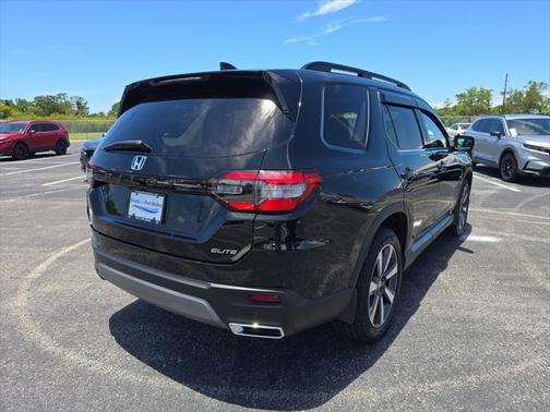 2023 Honda Pilot AWD Elite