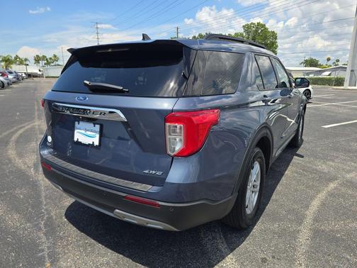 Infinite Blue Metallic Tinted Clearcoat 2021 Ford Explorer XLT