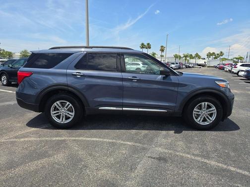 Infinite Blue Metallic Tinted Clearcoat 2021 Ford Explorer XLT