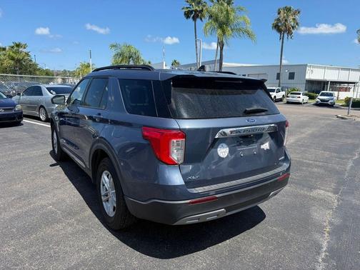 Infinite Blue Metallic Tinted Clearcoat 2021 Ford Explorer XLT