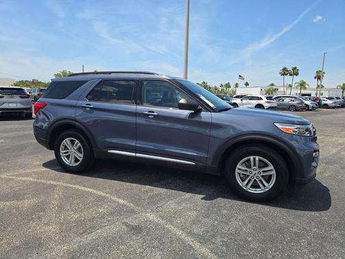 Infinite Blue Metallic Tinted Clearcoat 2021 Ford Explorer XLT