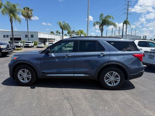 Infinite Blue Metallic Tinted Clearcoat 2021 Ford Explorer XLT