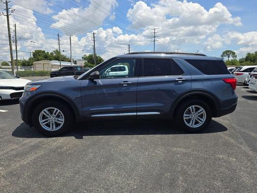 Infinite Blue Metallic Tinted Clearcoat 2021 Ford Explorer XLT