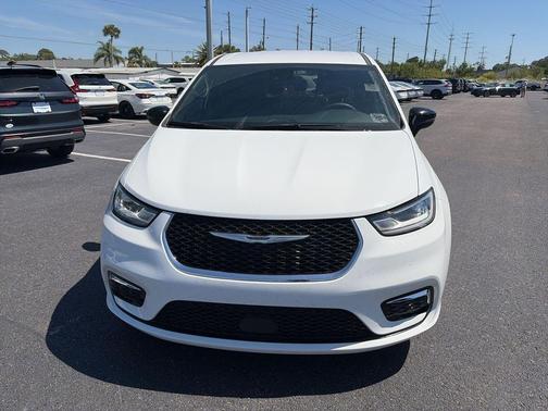 2025 Chrysler Pacifica L