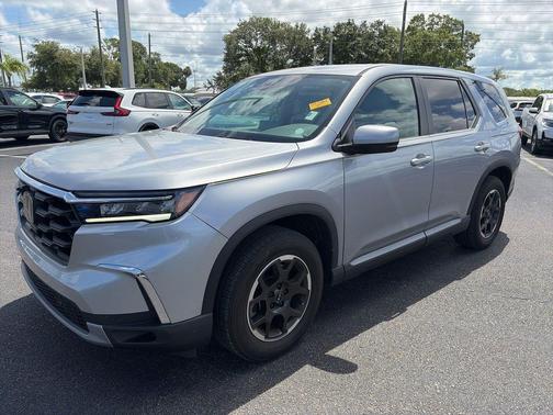 Silver Metallic 2025 Honda Pilot EX-L