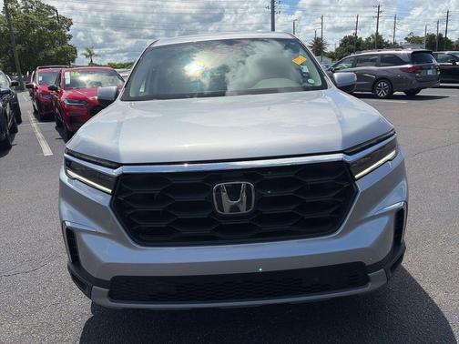 Silver Metallic 2025 Honda Pilot EX-L