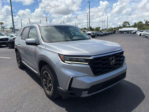 Silver Metallic 2025 Honda Pilot EX-L