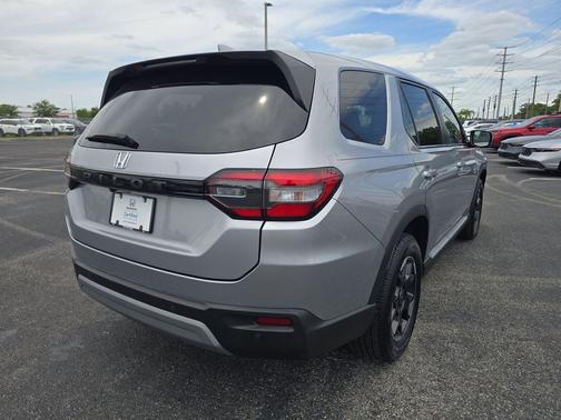 Silver Metallic 2025 Honda Pilot EX-L