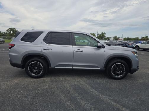 Silver Metallic 2025 Honda Pilot EX-L