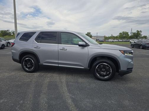 Silver Metallic 2025 Honda Pilot EX-L