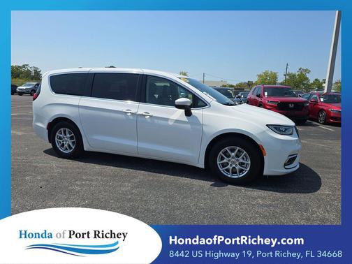 Bright White Clearcoat 2023 Chrysler Pacifica Touring L