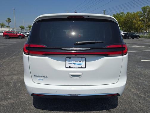 Bright White Clearcoat 2023 Chrysler Pacifica Touring L