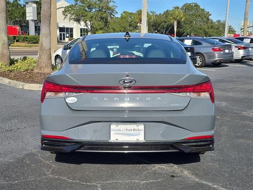 2021 Hyundai ELANTRA Limited