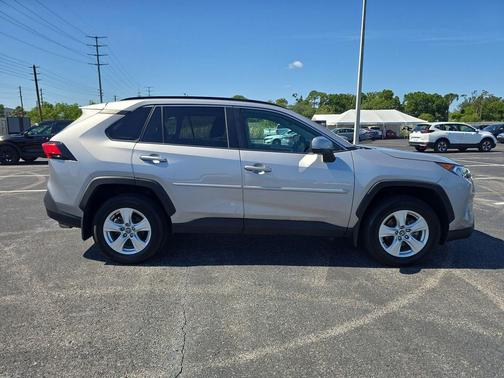 Silver Sky Metallic 2020 Toyota RAV4 XLE
