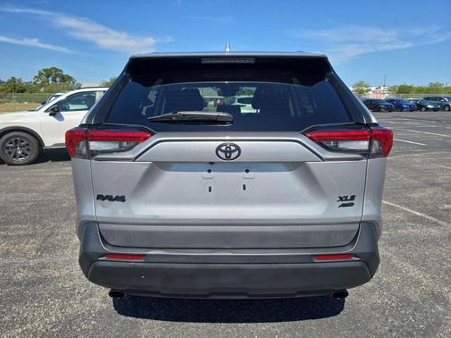 Silver Sky Metallic 2020 Toyota RAV4 XLE