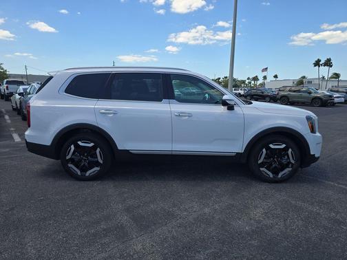 Glacial White Pearl 2025 Kia Telluride S
