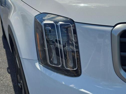 Glacial White Pearl 2025 Kia Telluride S