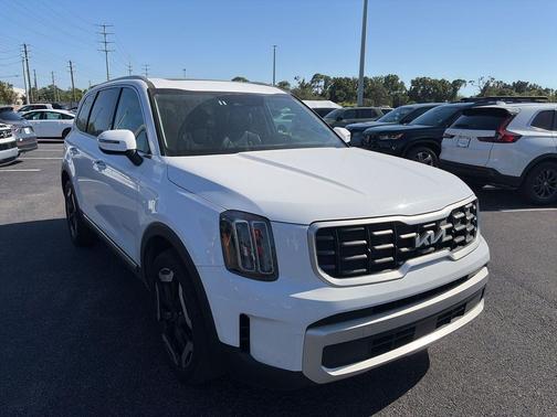 Glacial White Pearl 2025 Kia Telluride S