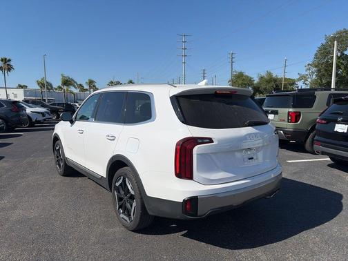 Glacial White Pearl 2025 Kia Telluride S