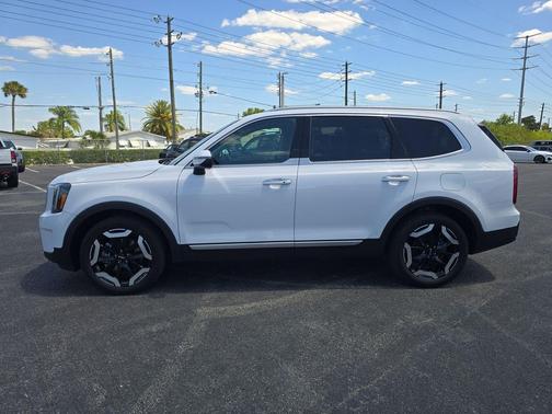 Glacial White Pearl 2025 Kia Telluride S