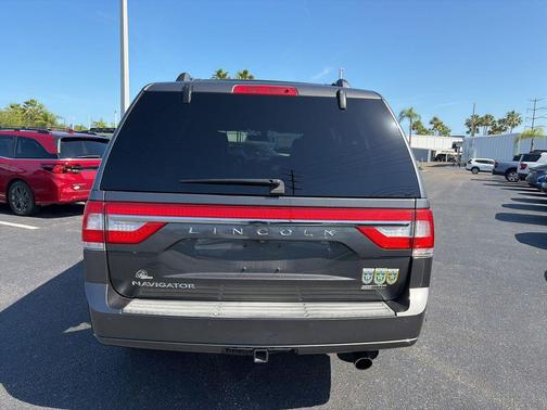 Magnetic Metallic 2015 Lincoln Navigator Base