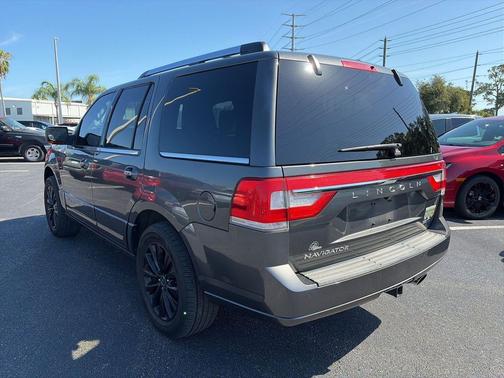 Magnetic Metallic 2015 Lincoln Navigator Base