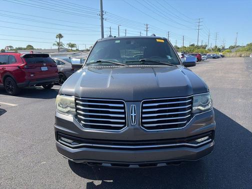 Magnetic Metallic 2015 Lincoln Navigator Base