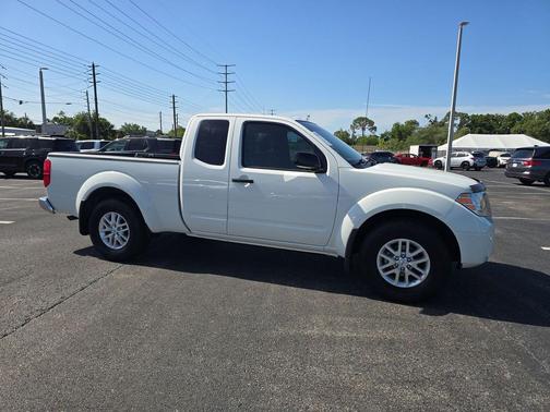 Glacier White 2017 Nissan Frontier SV-I4