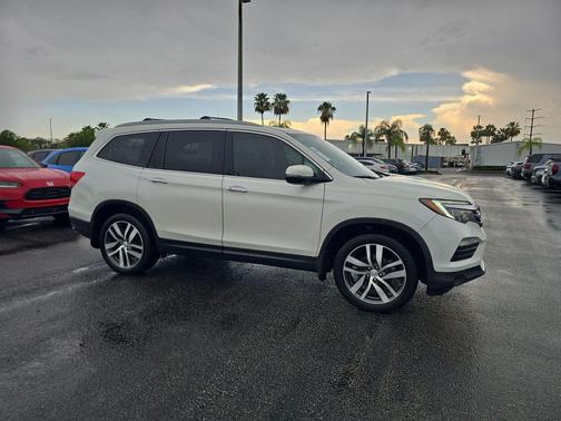 White Diamond Pearl 2018 Honda Pilot Elite