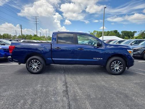 2023 Nissan Titan SV