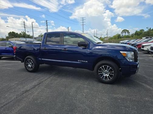 2023 Nissan Titan SV