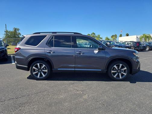 2025 Honda Pilot Touring 8-Passenger