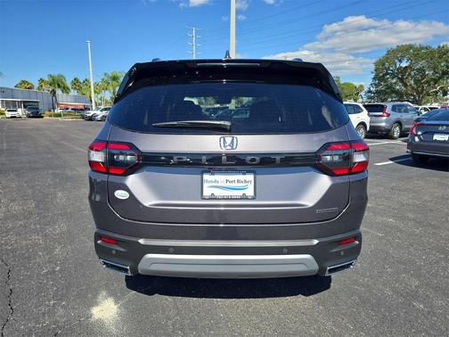 2025 Honda Pilot Touring 8-Passenger
