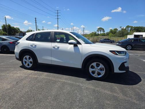 Platinum White 2023 Honda HR-V LX