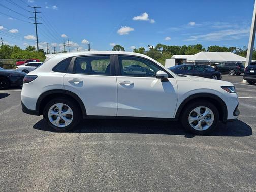 Platinum White 2023 Honda HR-V LX