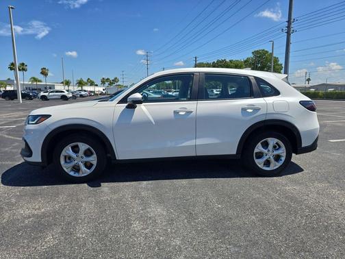 Platinum White 2023 Honda HR-V LX