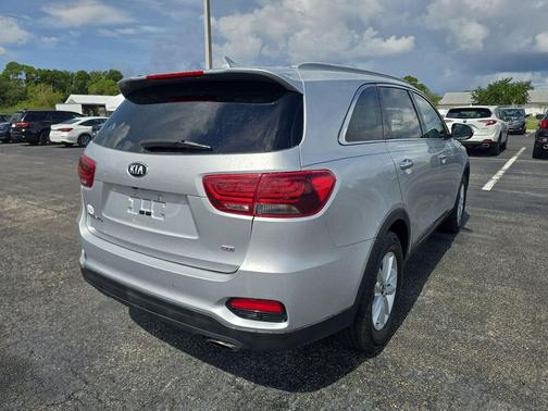 Sparkling Silver 2019 Kia Sorento LX