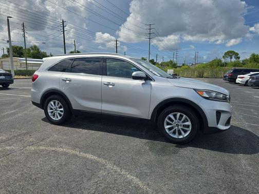 Sparkling Silver 2019 Kia Sorento LX