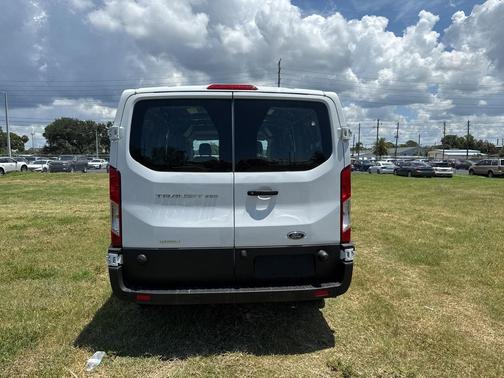 2022 Ford Transit-250 Base