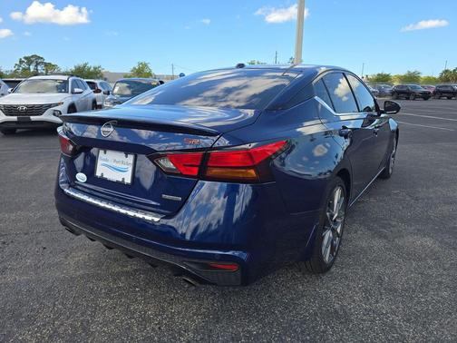 Deep Blue Pearl 2023 Nissan Altima SR VC-Turbo FWD