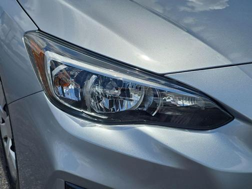 Ice Silver Metallic 2019 Subaru Impreza 2.0i