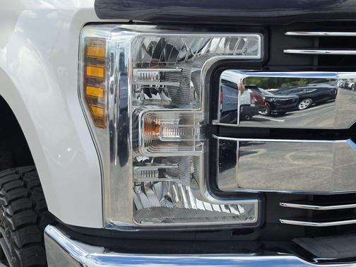 White Platinum Metallic Tri-Coat 2019 Ford F-350 Lariat